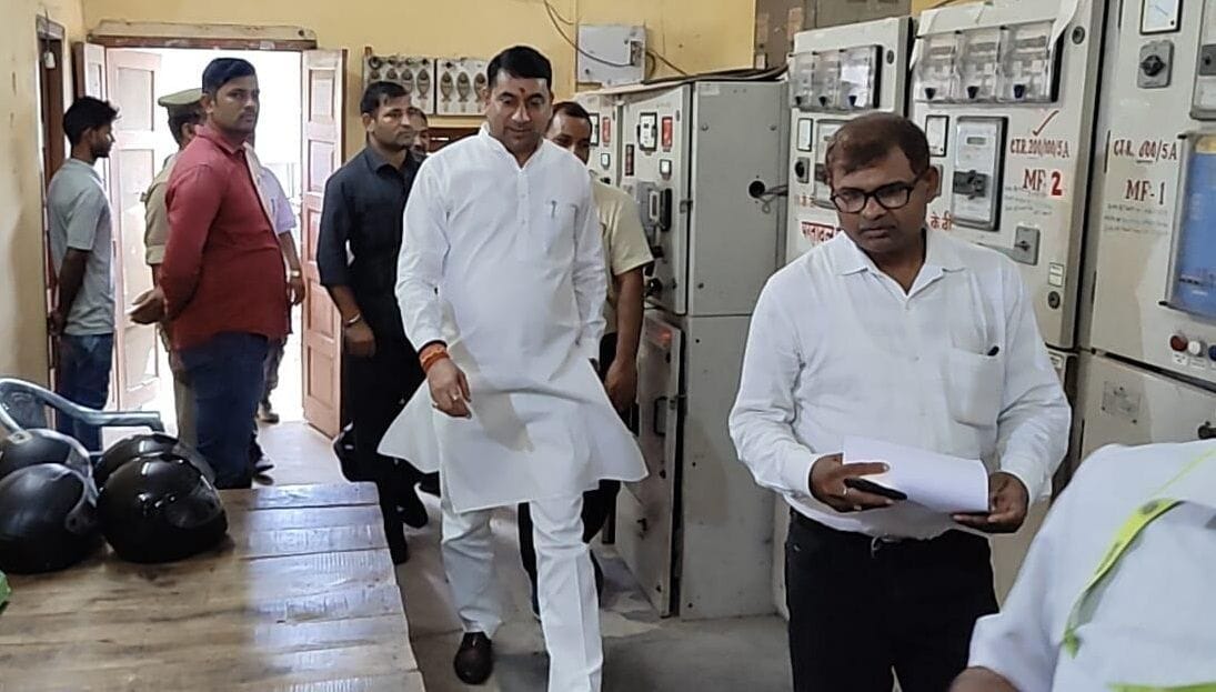 Immediately resolve the complaints of electricity consumers
