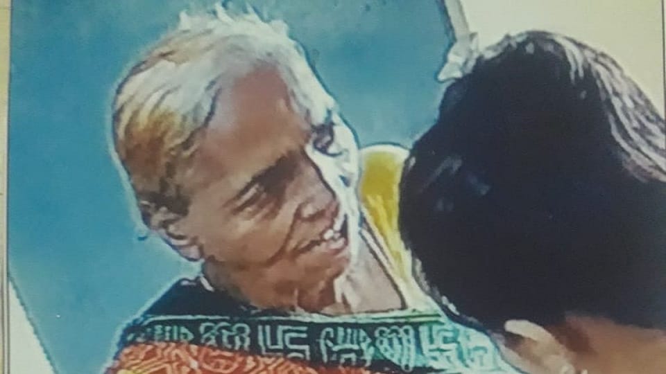 Child thief gang unknown old lady come to pick up nursery student in school agra