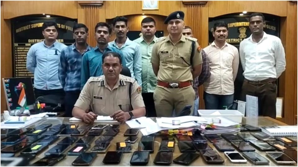 Bikaner News Police recovered lost mobiles returned it to owners