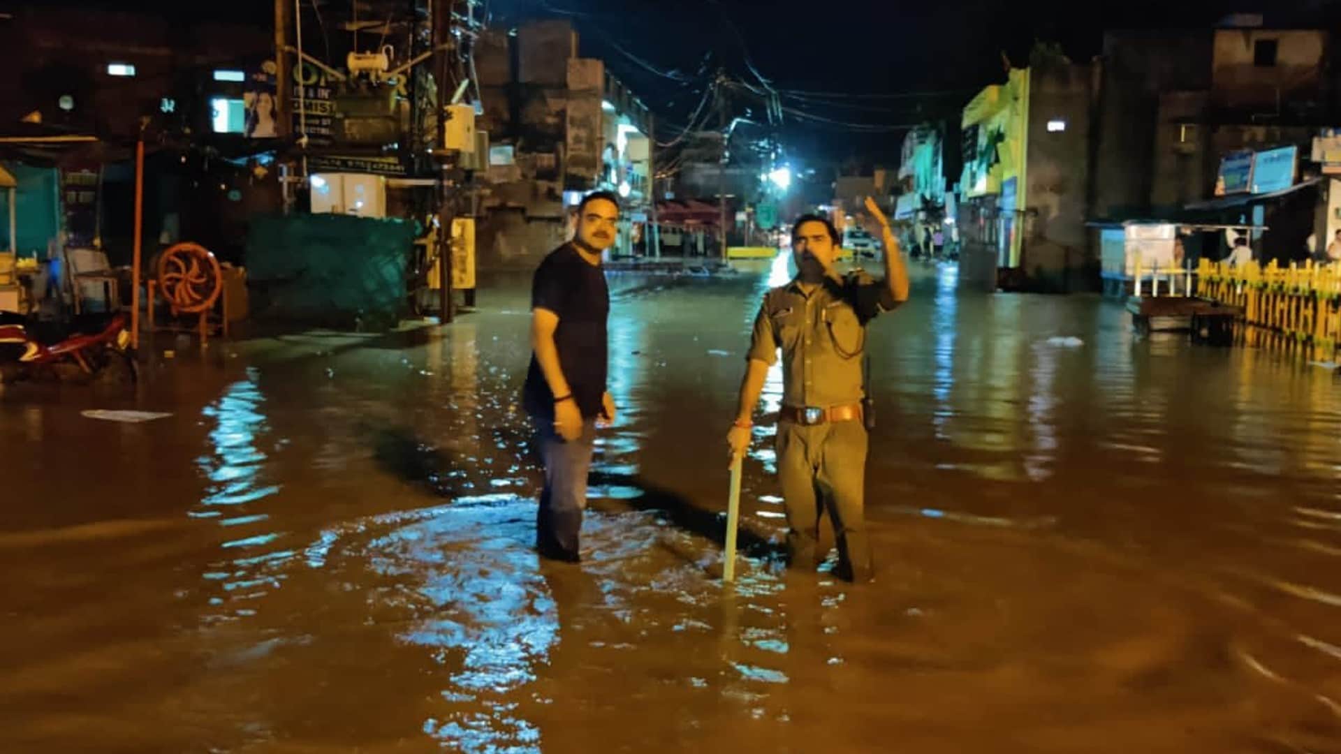 Heavy Rainfall in Madhya Pradesh School Closed in Dewas MP Weather Update News in Hindi