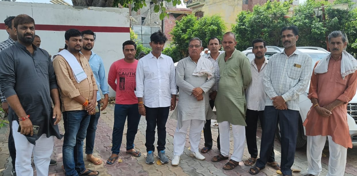 Villagers of Bijraul demonstrated in Kotwali