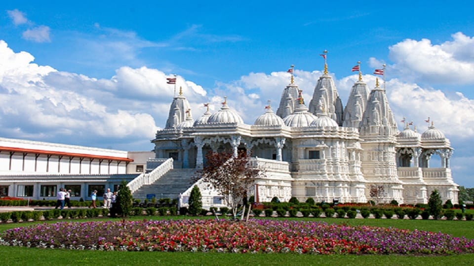 Canada Swaminarayan Temple Vandalized Anti-India Slogans Written On Walls India Demands Action News In Hindi