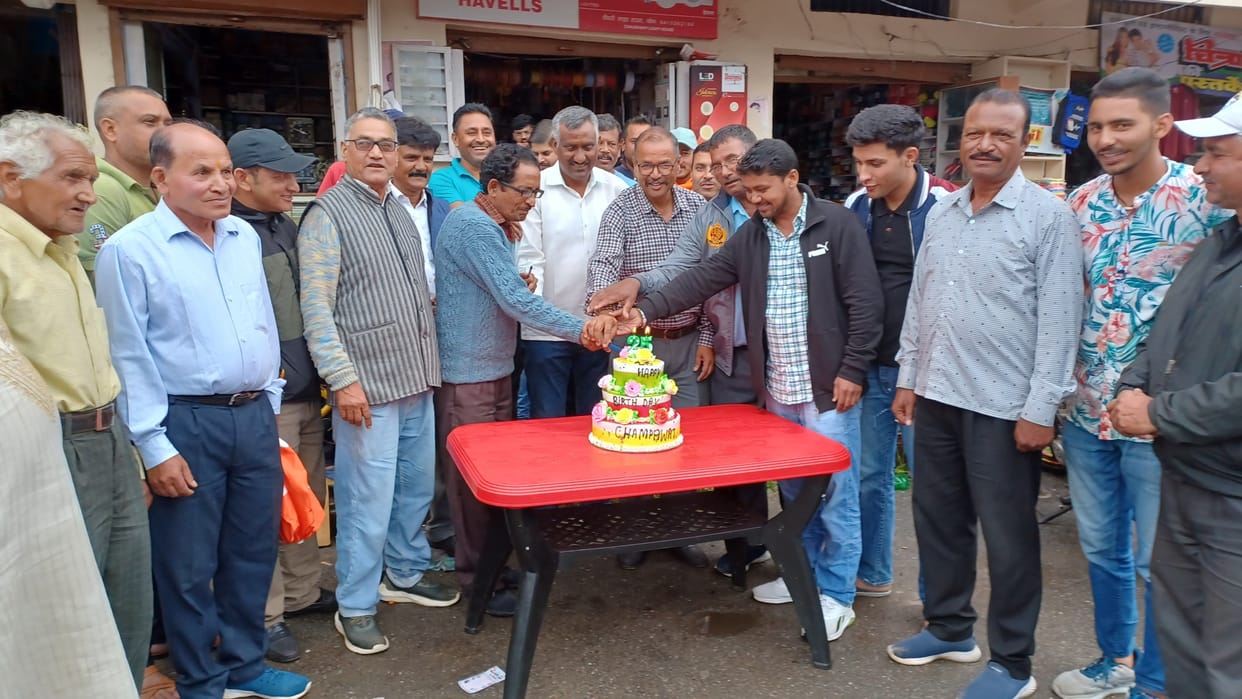 25th anniversary of Champawat district celebrated by cutting cake