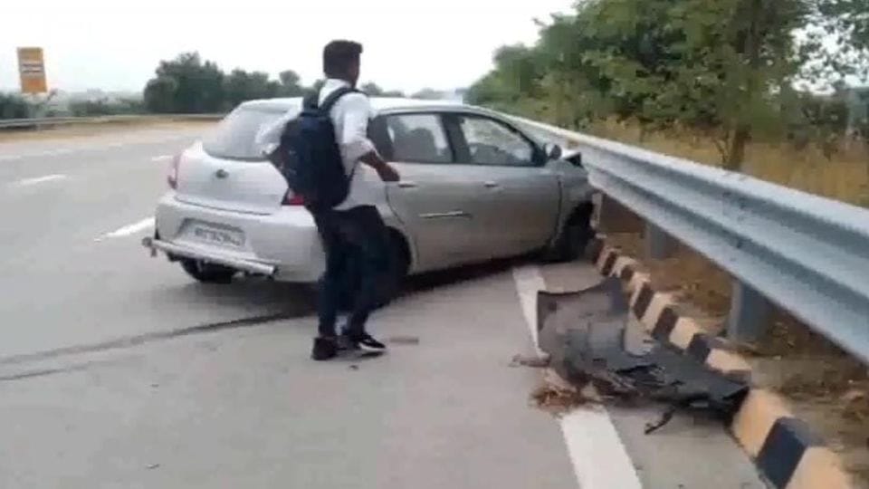 Car collided with divider on Yamuna Expressway in Mathura