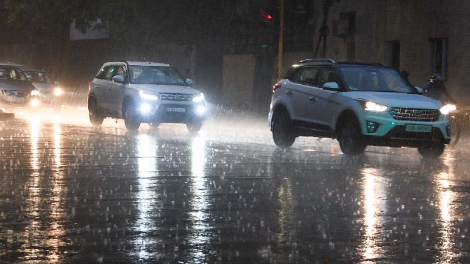 Heavy rain in Tricity, people felt the cold