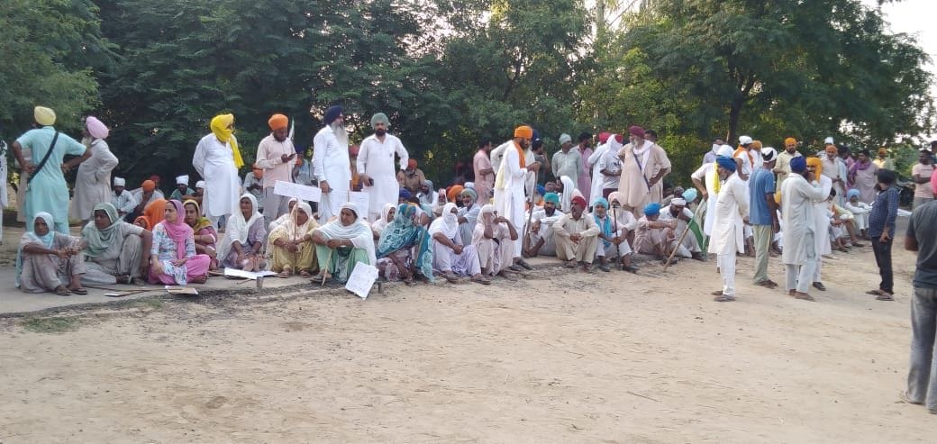 Desu Gurdwara: Negotiations failed, crowd broke barricades, road jammed dharna