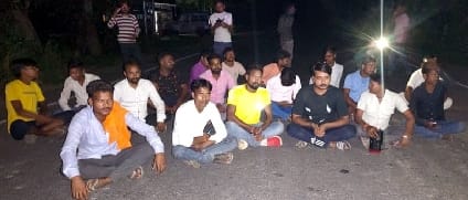 Villagers blocked the power cut of the entire village
