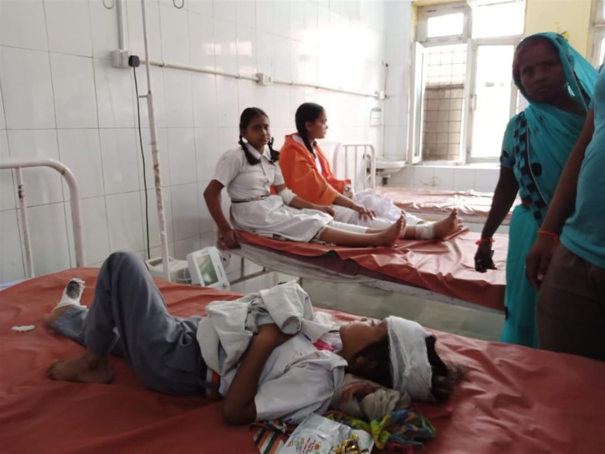 Hathras: Three scooty students injured in bus collision