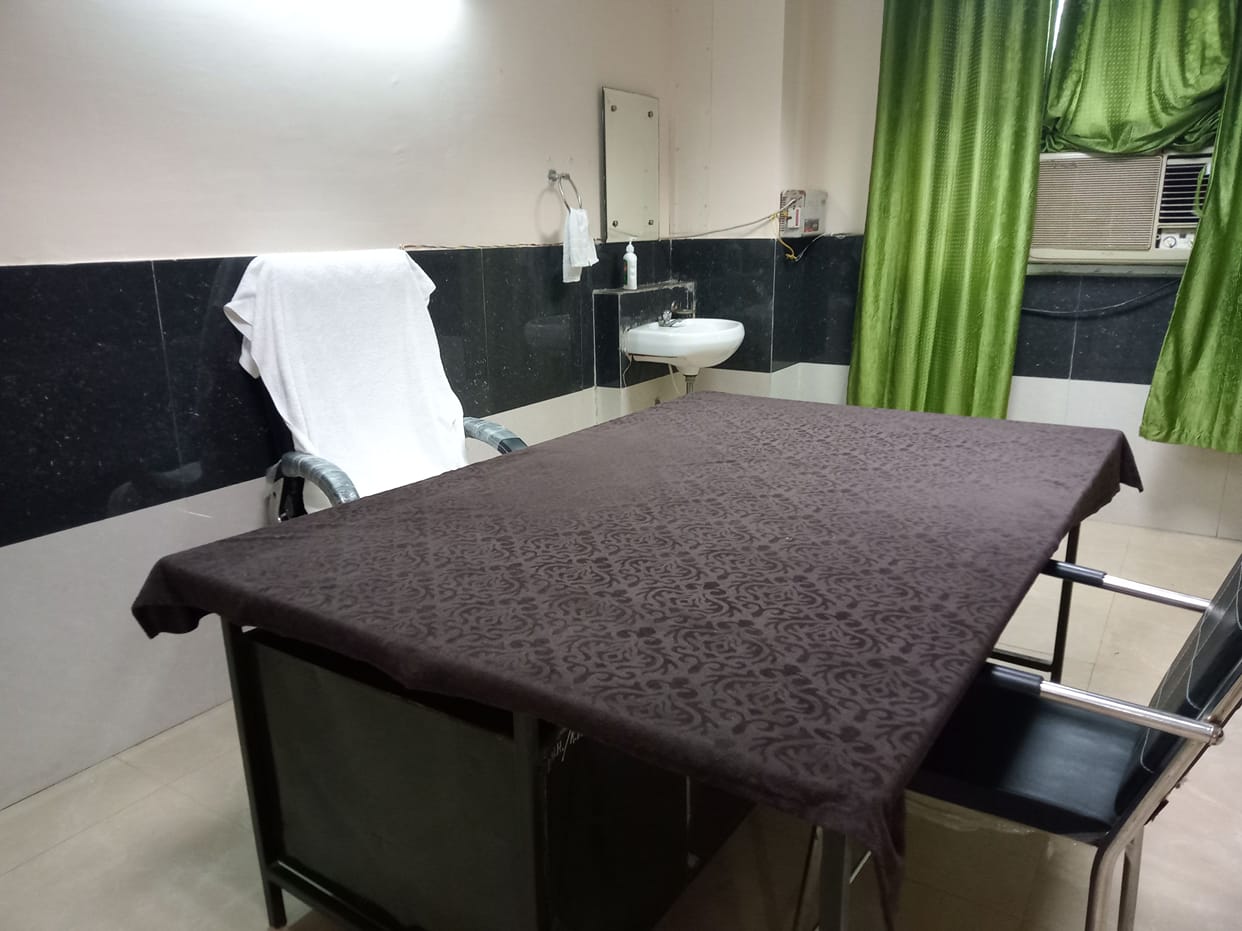 Kanpur Dehat: Six doctors found missing in District and Women's Hospital, Additional Magistrate took the register with them