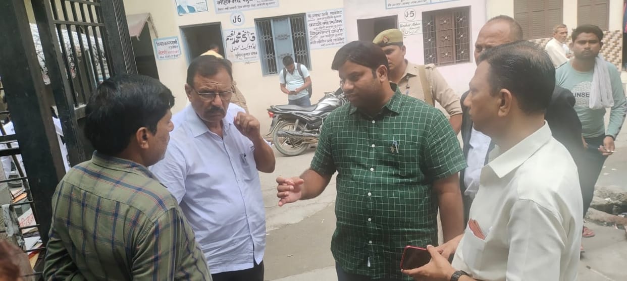 Vehicles will not get entry in the court from in front of SSP office