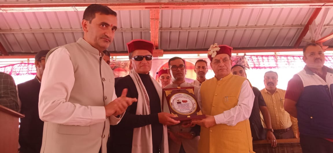 ramlal chauhan get life time achivement award  for apple farming