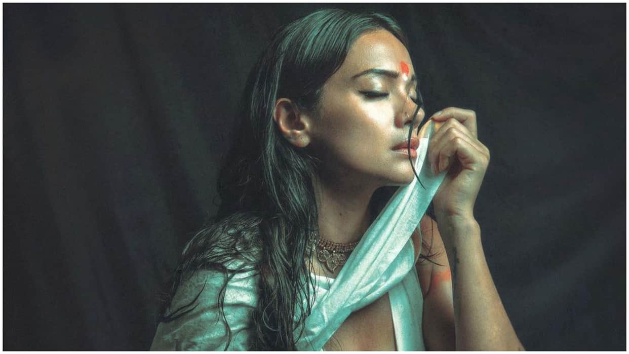 CID Inspector Fame Actress Megha Gupta Bold Photo on bed getting viral on social media