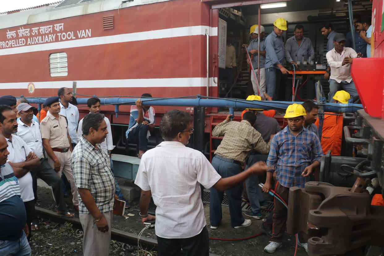 Train Derailed: Goods train engine derailed in Kashipur