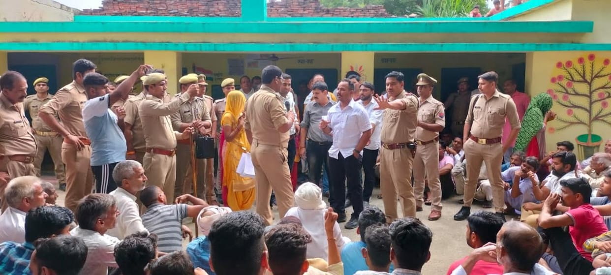 Uproar in the open meeting of ration shop allocation