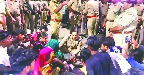 The poor took away the daughters by swooping them like wolves