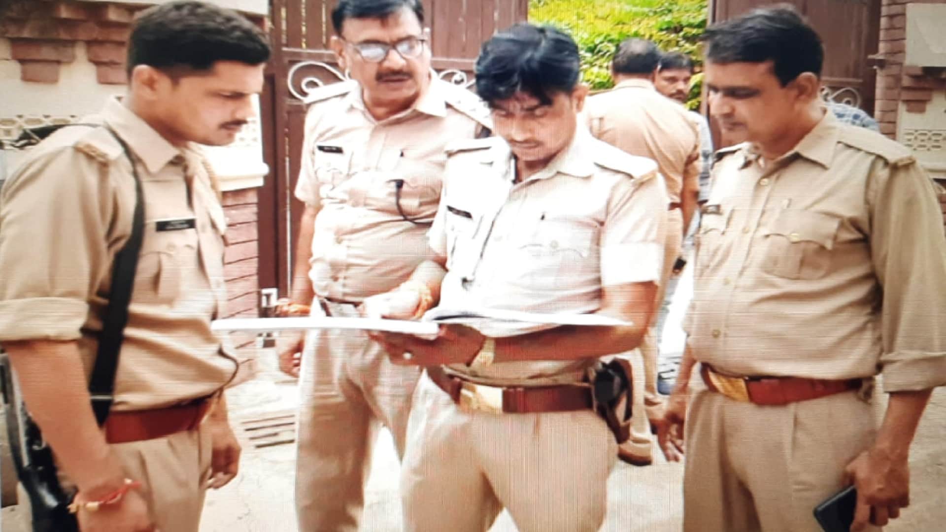 Baghpat police raid in hotels and many couples caught in objectionable condition see photos