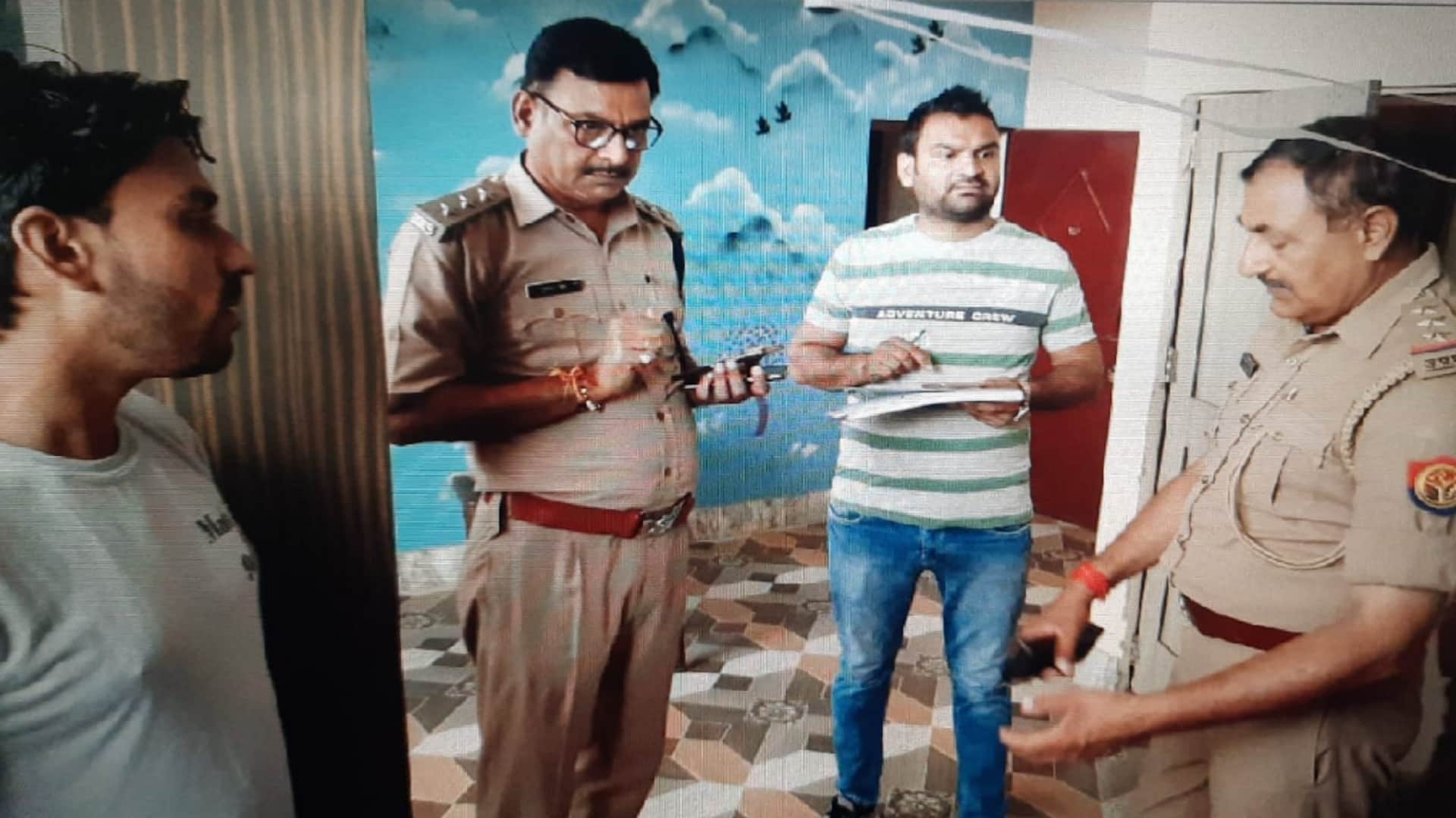 Baghpat police raid in hotels and many couples caught in objectionable condition see photos