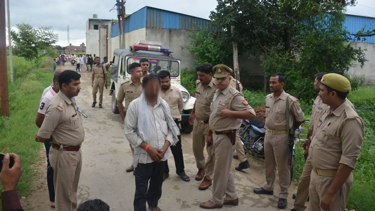 girl kidnapped by minority community and family threatened to compromise in chandausi