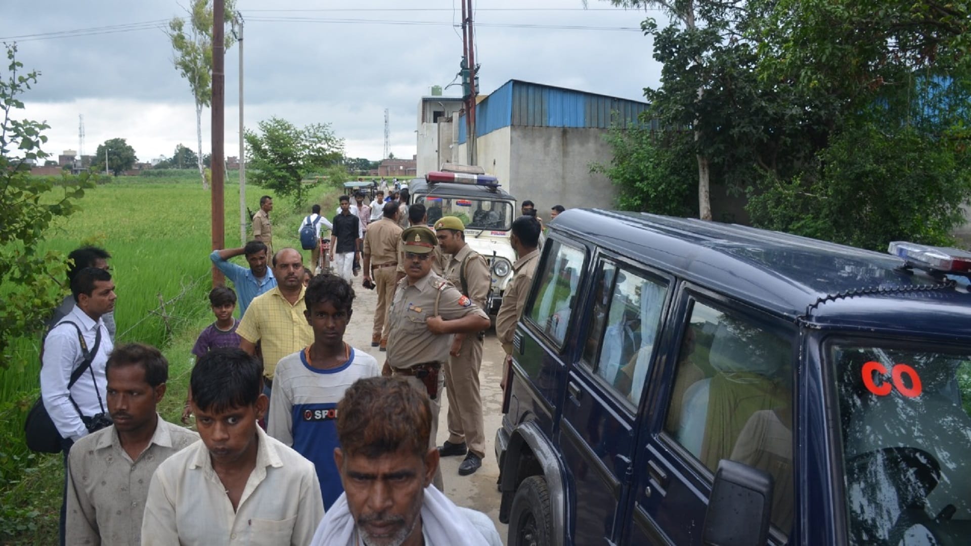girl kidnapped by minority community and family threatened to compromise in chandausi