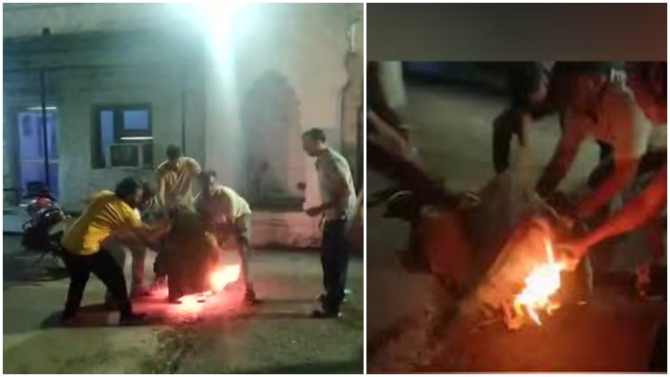 Young Man Set Himself On Fire In Police Station kota
