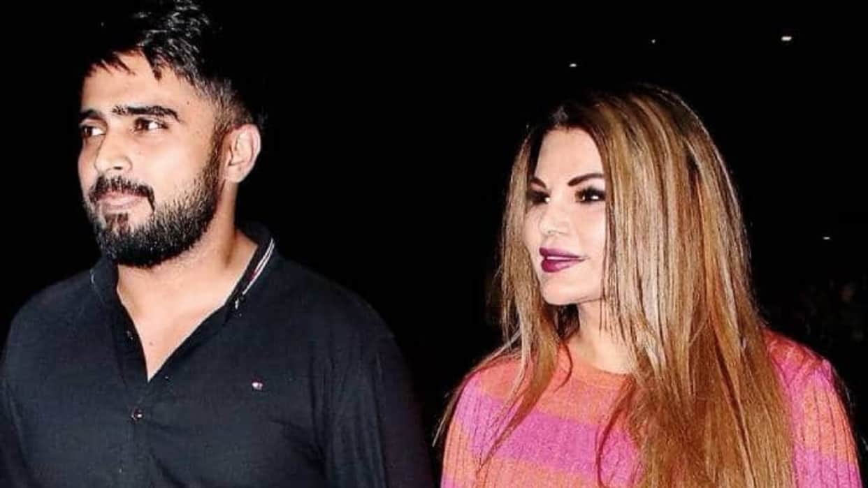 Rakhi Sawant boyfriend Adil Khan Durrani rejects her marriage proposal as she sit on her knee and proposed him