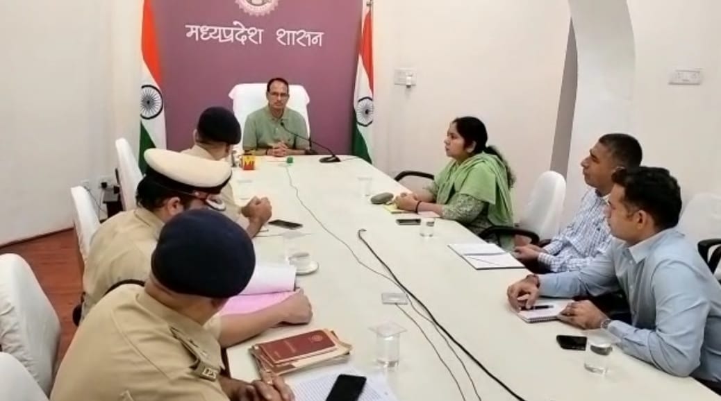 Chief Minister Shivraj Singh Chouhan convenes a big meeting in Bhopal's Bilabong school rape case