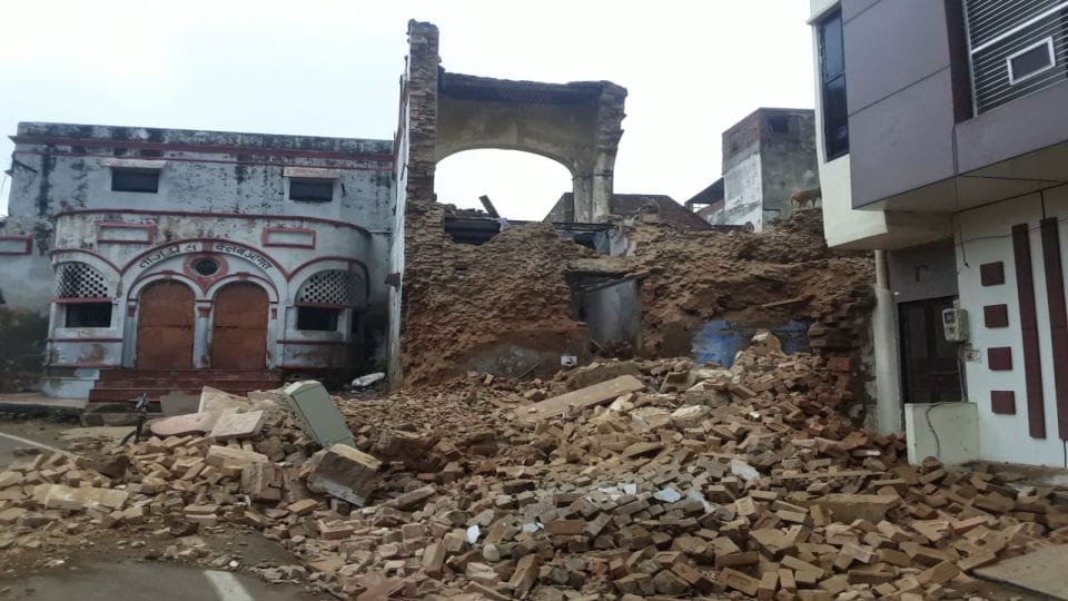 Taj Press Club building collapsed due to rain in Agra
