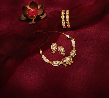 These five stunning jewelery of Tanishq will make you beautiful and attractive during the festive season