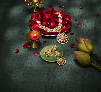These five stunning jewelery of Tanishq will make you beautiful and attractive during the festive season