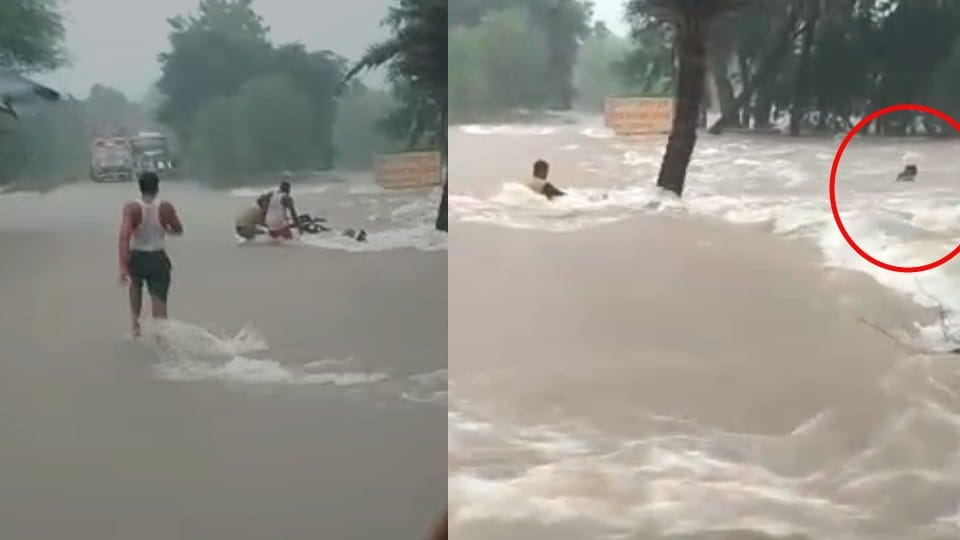 Niwari: A young man drowned in a raging drain trying to save his bike, saved his life by swimming