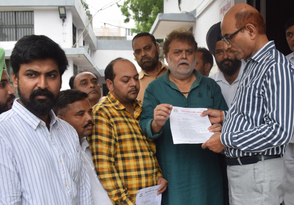 Congress workers submitted a memorandum to the Additional Commissioner