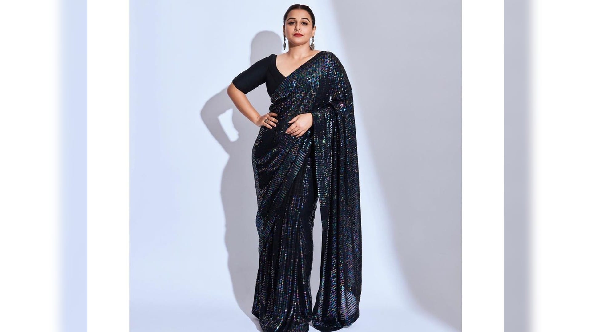 vidya balan in black shimmer saree with full sleeve blouse look stylish