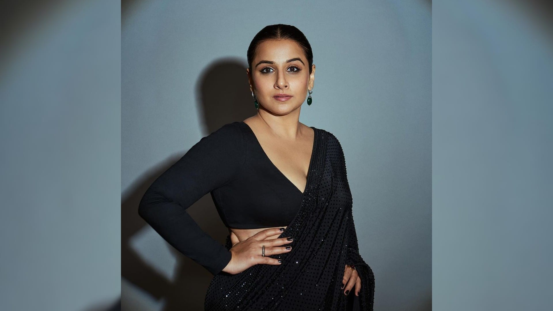 vidya balan in black shimmer saree with full sleeve blouse look stylish