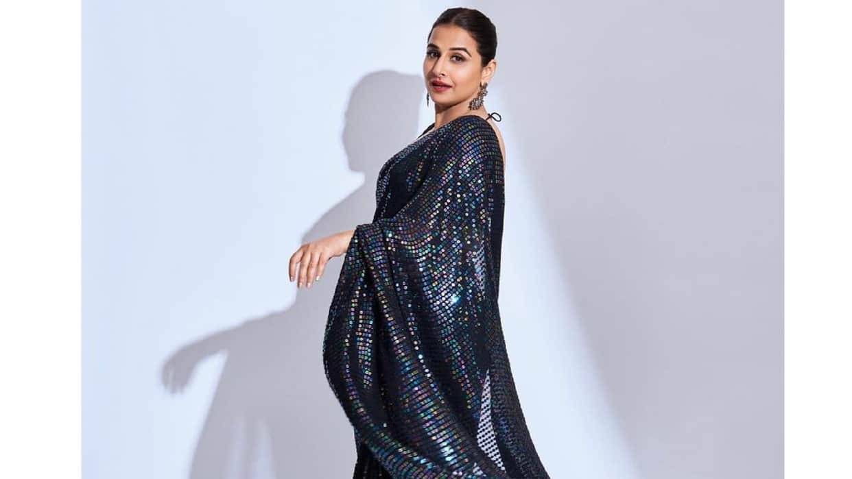 vidya balan in black shimmer saree with full sleeve blouse look stylish