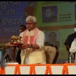 जम्मू में कार्यक्रम के दौरान एलजी और अन्य