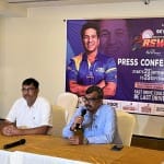 मैच के बारे में जानकारी देती रोड सेफ्टी वर्ल्ड सीरीज की टीम