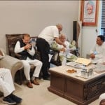 मुख्यमंत्री मनोहर लाल और सांसद अरविंद शर्मा के साथ मेयर मनमोहन गोयल व पार्षद।