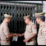 Prayagraj News :  गौतस्कर मुजफ्फर की संपत्ति कुर्क करती पुलिस।