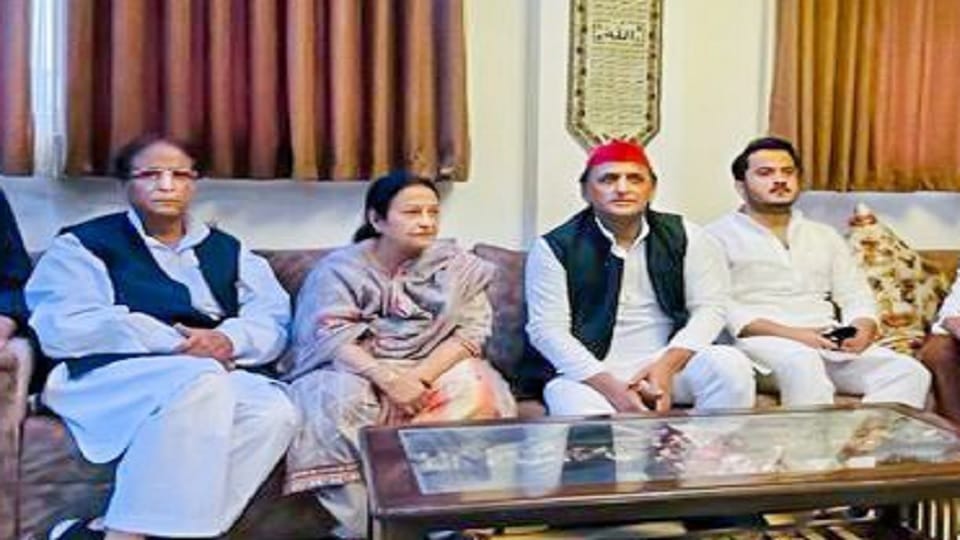 SP President Akhilesh Yadav meets Delhi SP leader Azam Khan