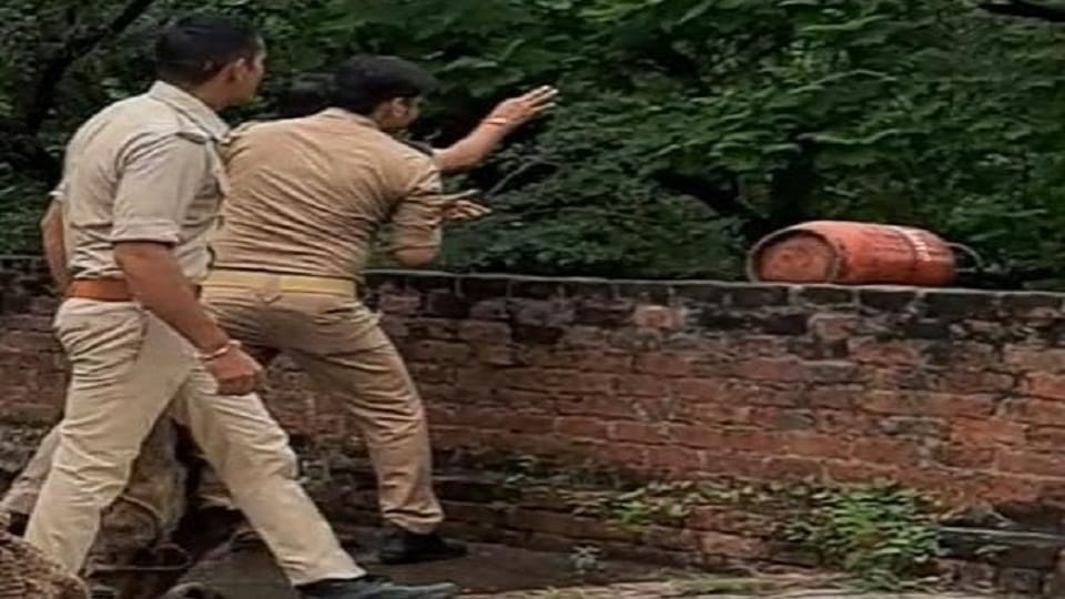Gas cylinder caught fire while preparing mid-day meal in Mainpuri