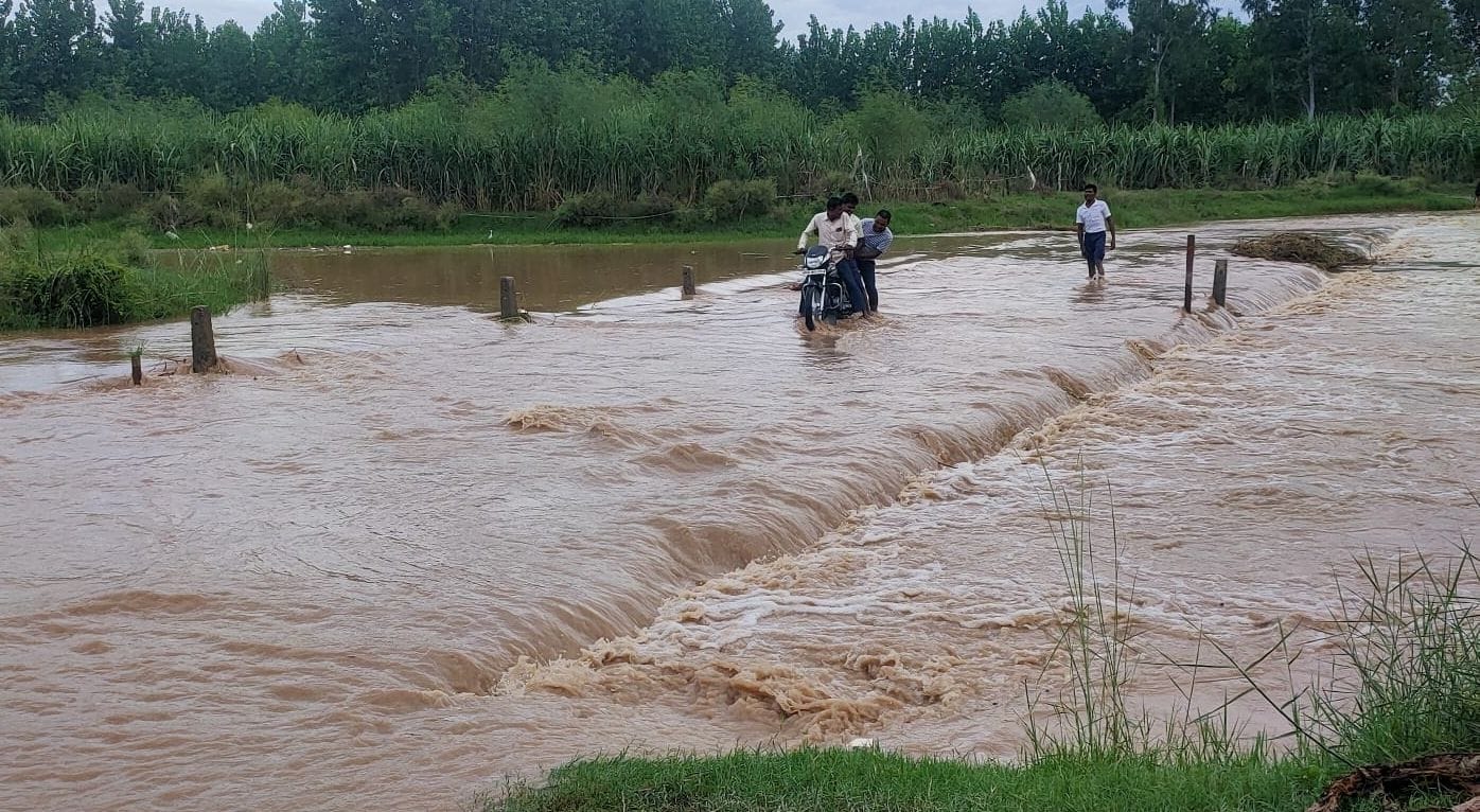 Ufni Malan, two feet of water running on the track