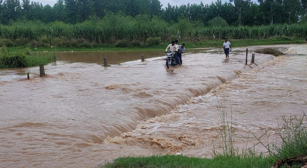 Ufni Malan, two feet of water running on the track