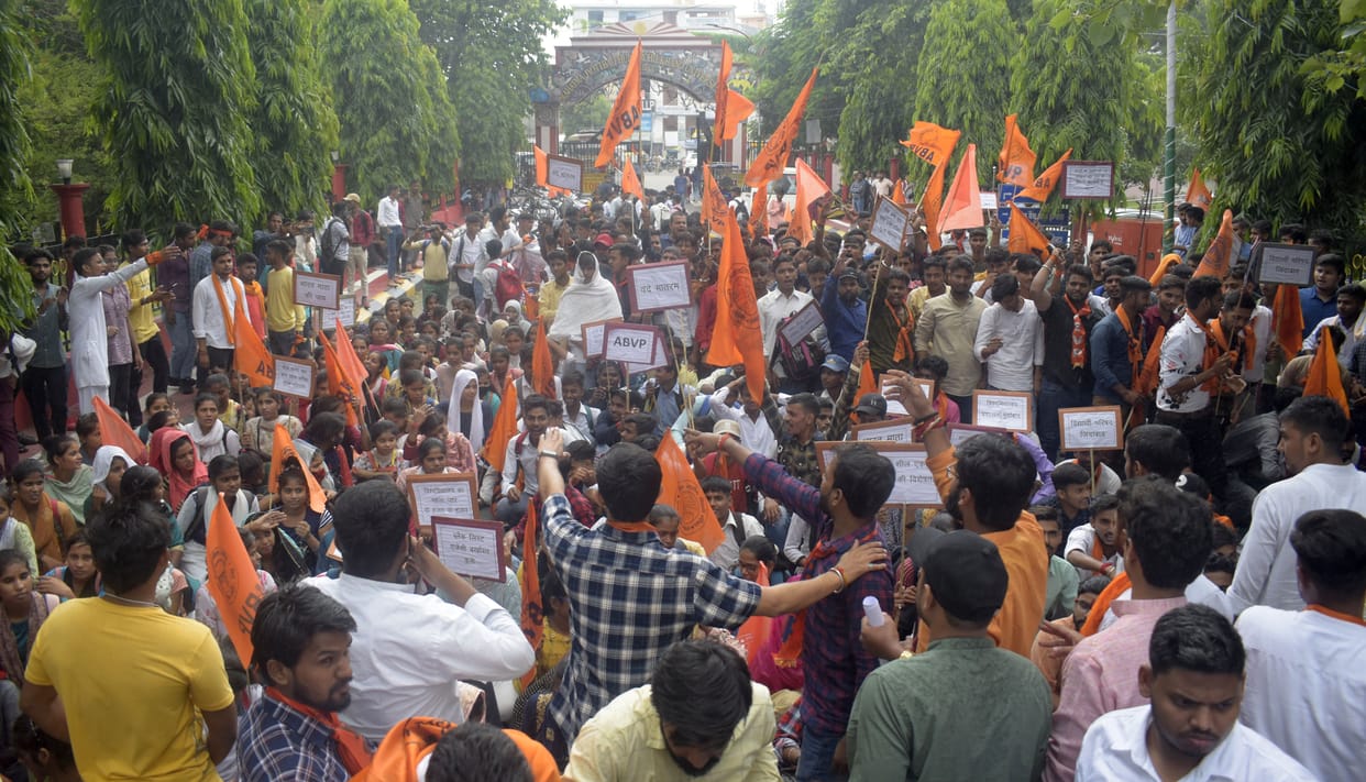 Students created ruckus, sabotage in Rohilkhand University for seven hours