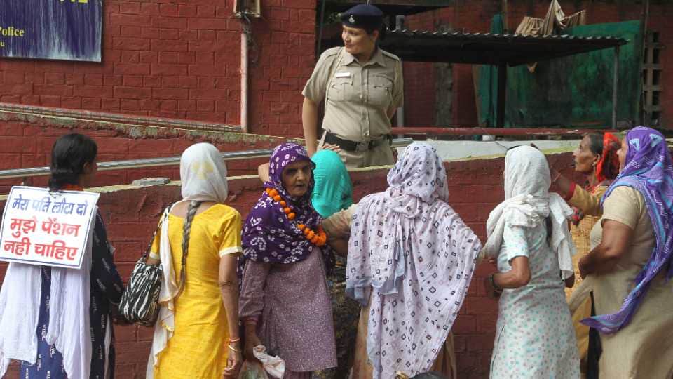 Elderly women created ruckus at Haryana CM residence over pension stop