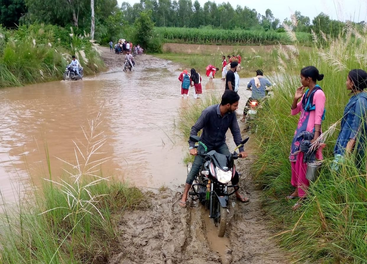 Dozens of villages cut off contact with the town for several hours