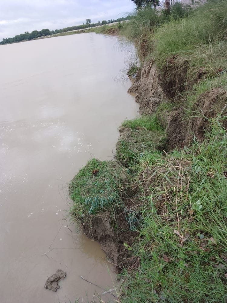 The water level of the rivers increased, the villagers were scared