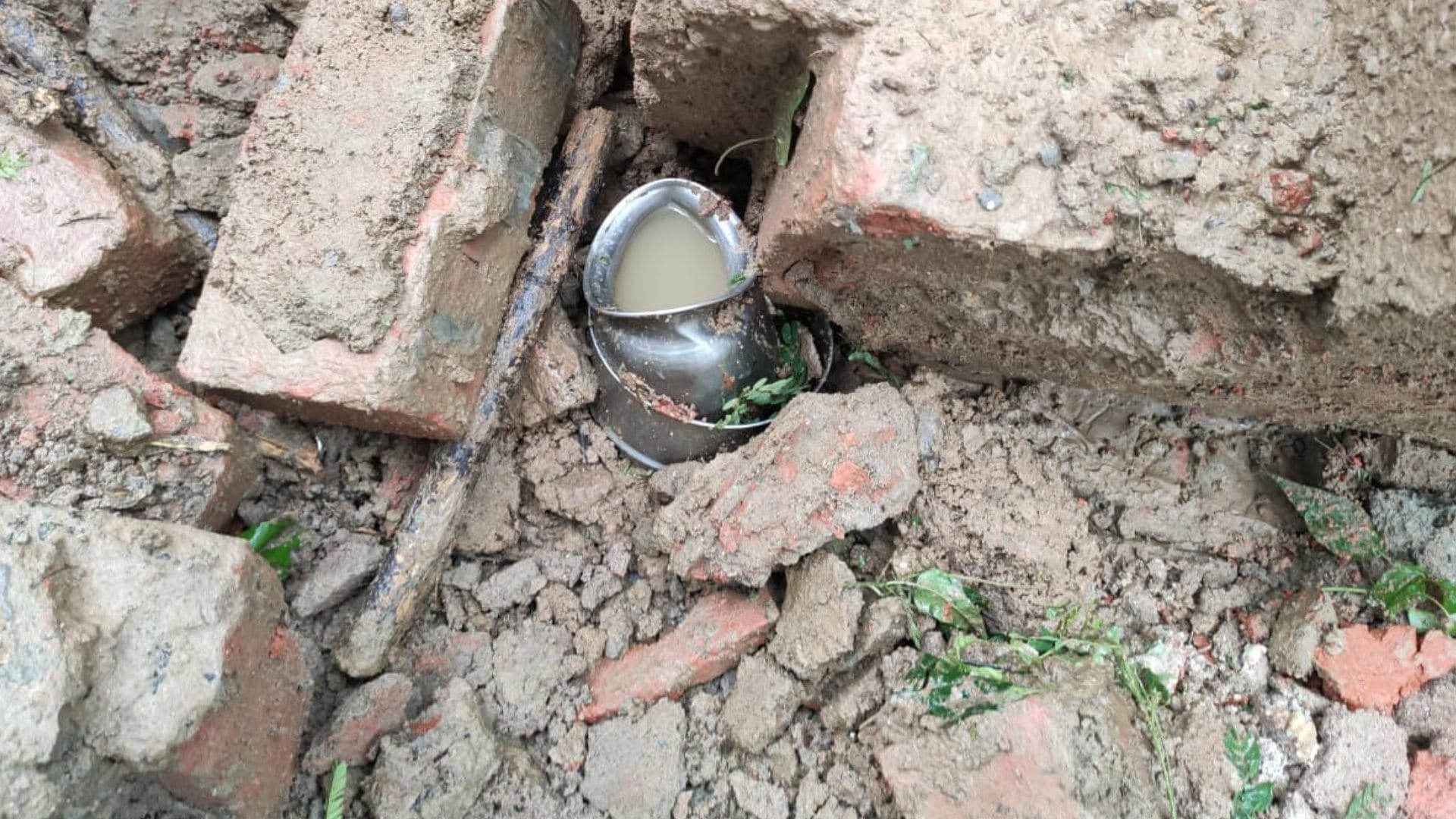 9 People Died House Wall Collapse Due to Heavy Rain in Lucknow's Hazratganj News in Hindi