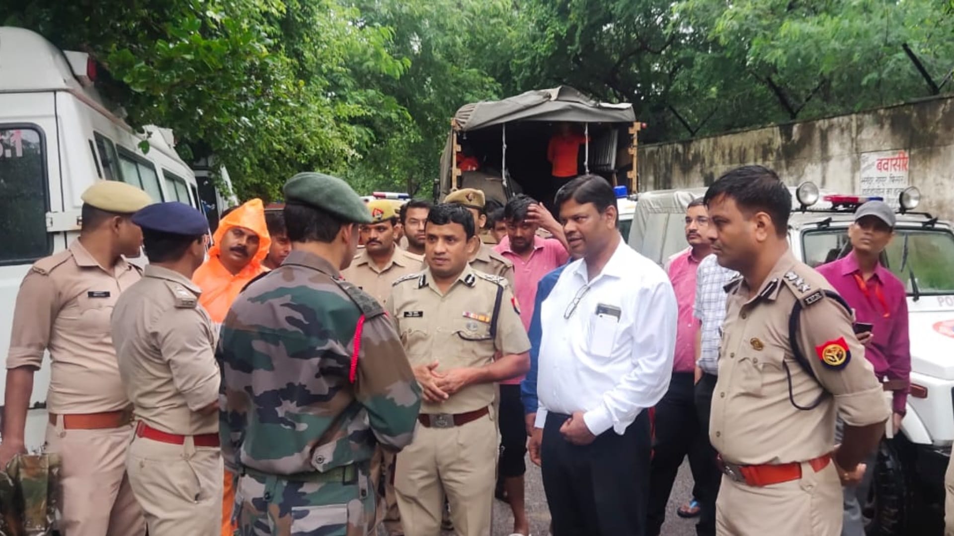9 People Died House Wall Collapse Due to Heavy Rain in Lucknow's Hazratganj News in Hindi