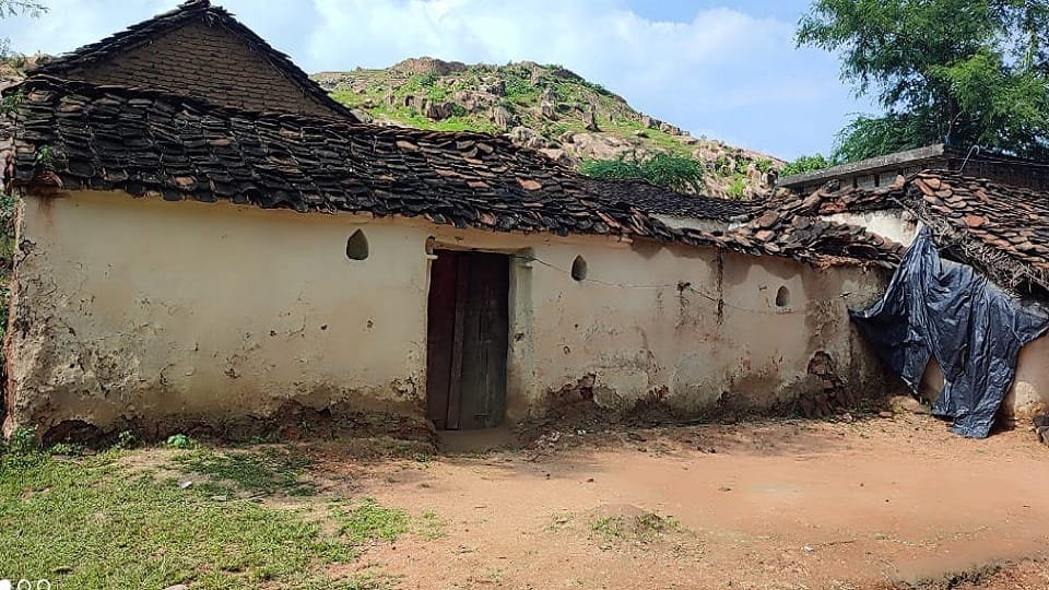 After death of nine people due to wall collapse in Lucknow mourning spread in village of victim s family in Jh
