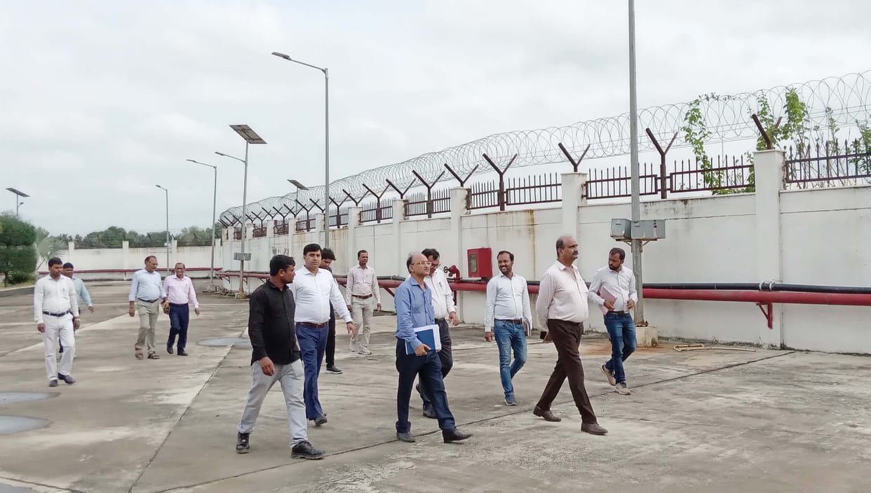 Managing Director of Nirman Nigam inspected the Mart